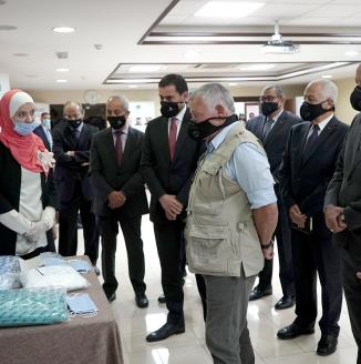 الملك يشيد بالصناعات المحلية ويدعو إلى زيادة إنتاجها
